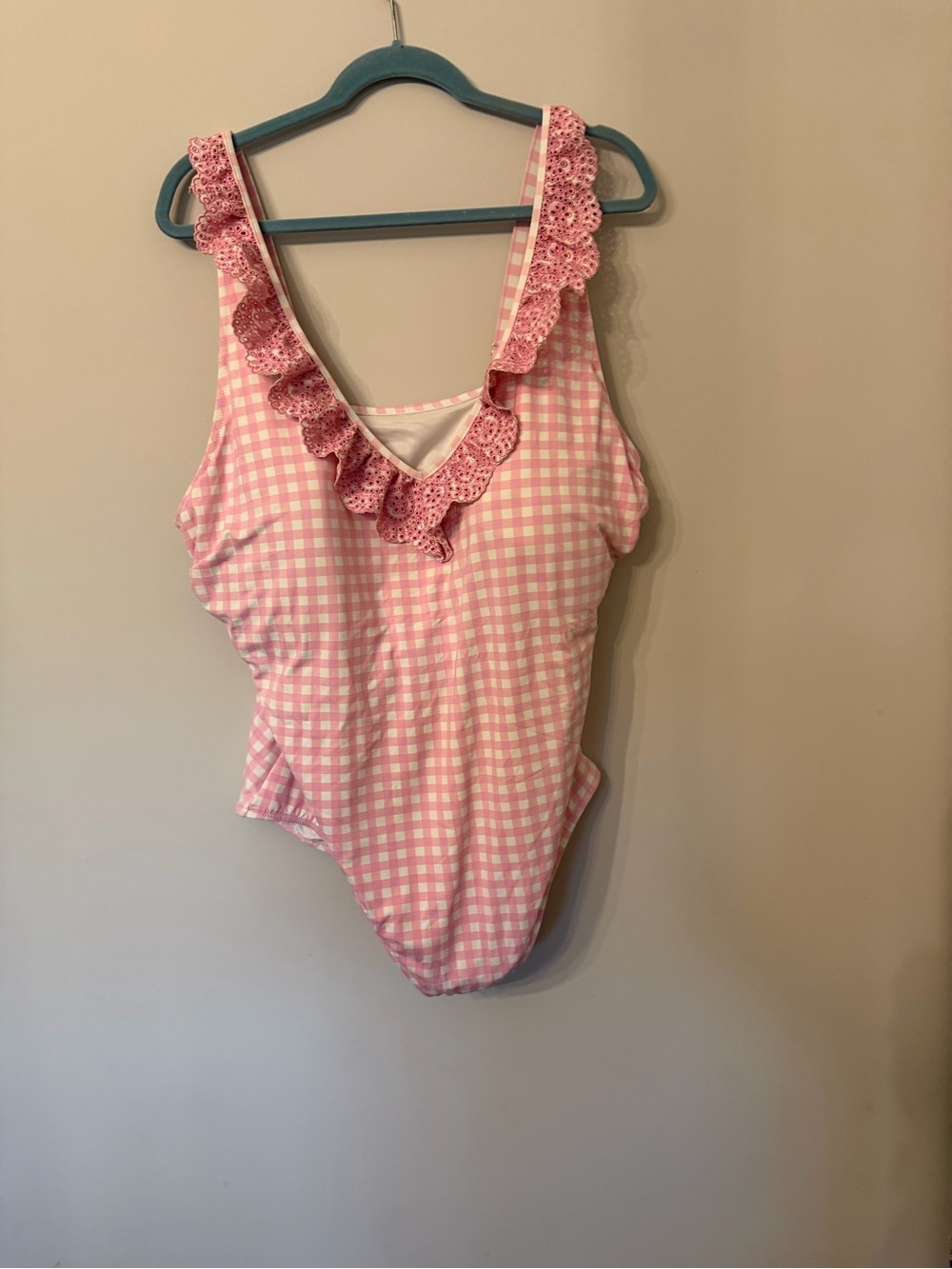 Pink gingham ruffled v neck swimsuit size 24 W
